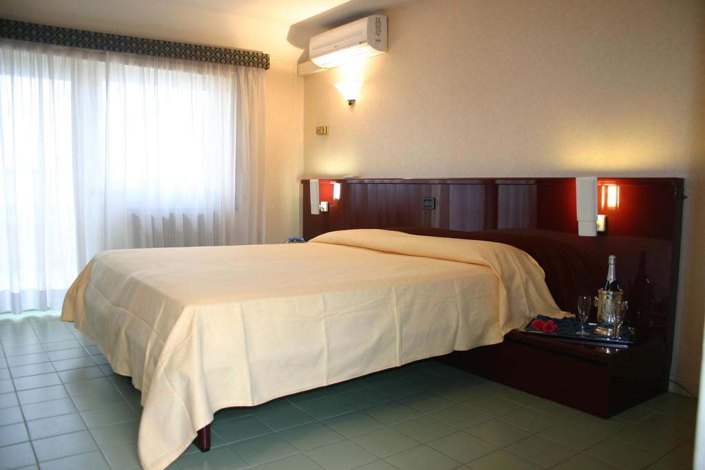 Grand Hotel Dei Cesari Dependance Anzio Dış mekan fotoğraf