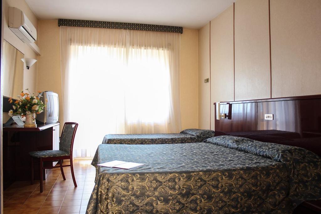 Grand Hotel Dei Cesari Dependance Anzio Dış mekan fotoğraf