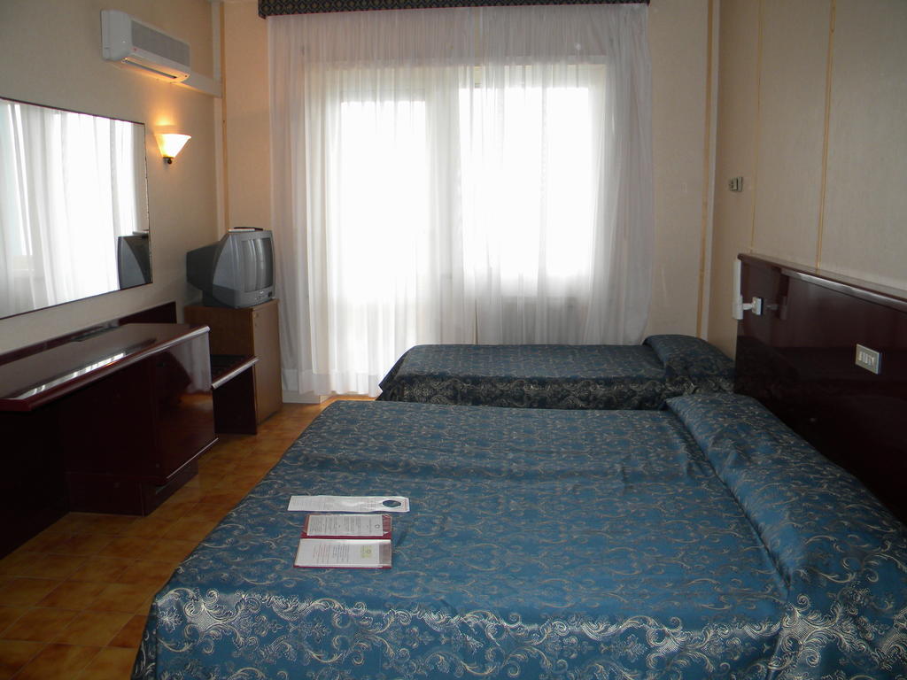 Grand Hotel Dei Cesari Dependance Anzio Oda fotoğraf